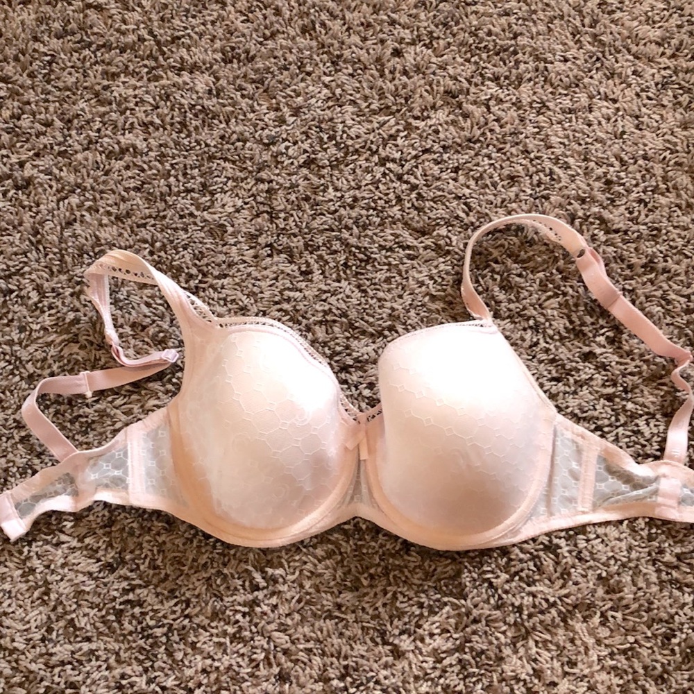 Pink Chantelle bra size 32DDD